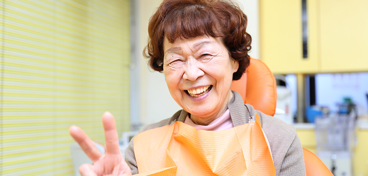 自然な見た目で違和感のない患者さんに合わせた入れ歯
